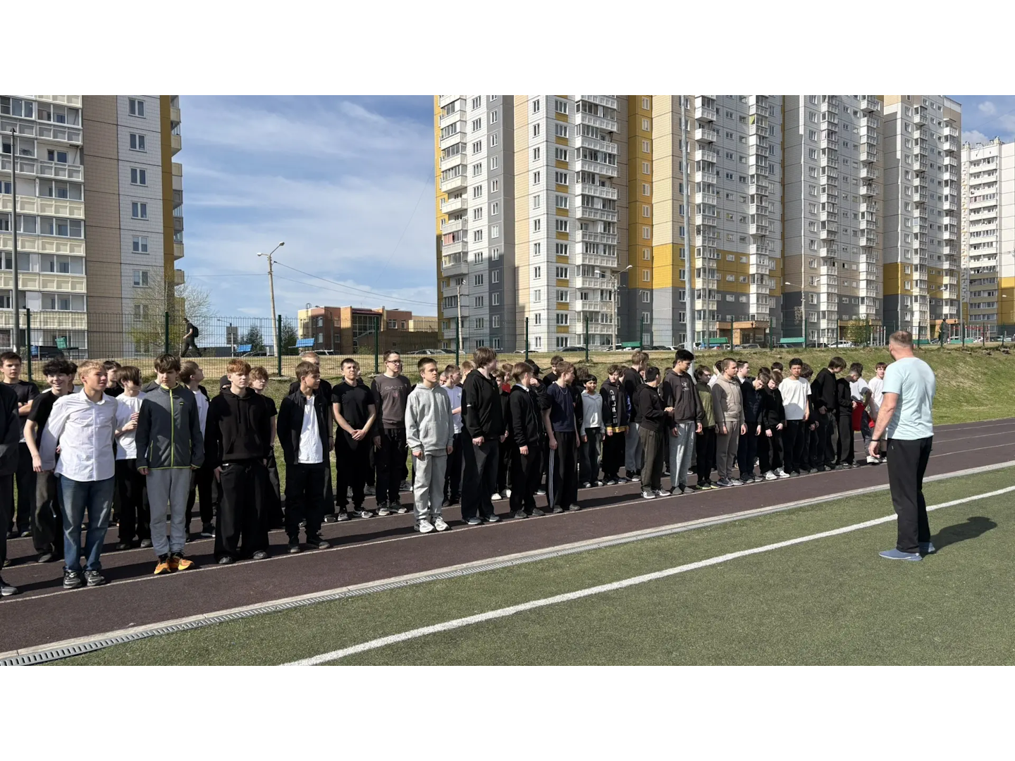 Строевая, оружие и уроки мужества: как прошли сборы для 8-х классов.