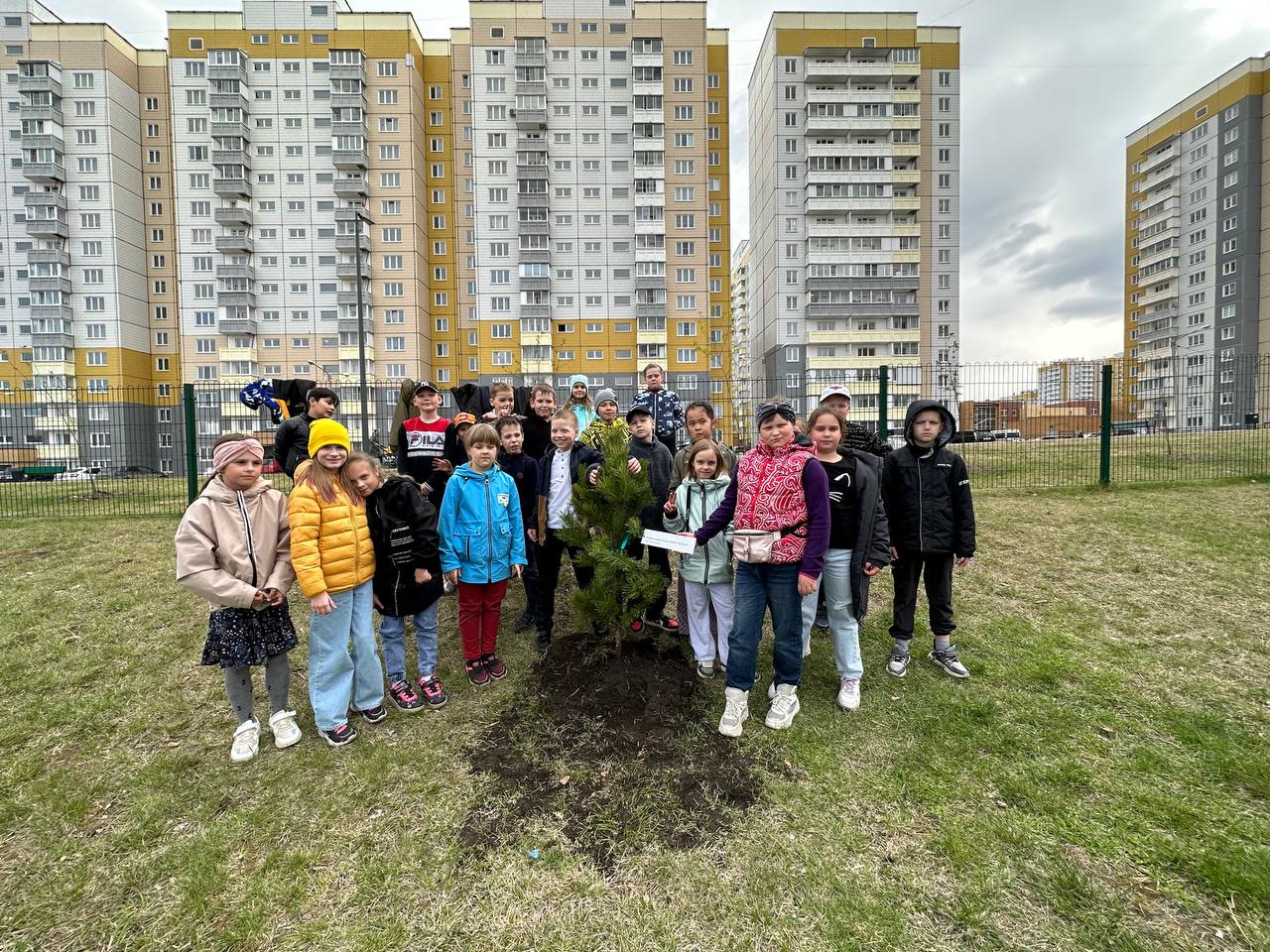 Подарок школе от второклассников.