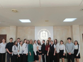 Экскурсия в Законодательное Собрание Красноярского края — шаг к более осознанному выбору профессионального пути.