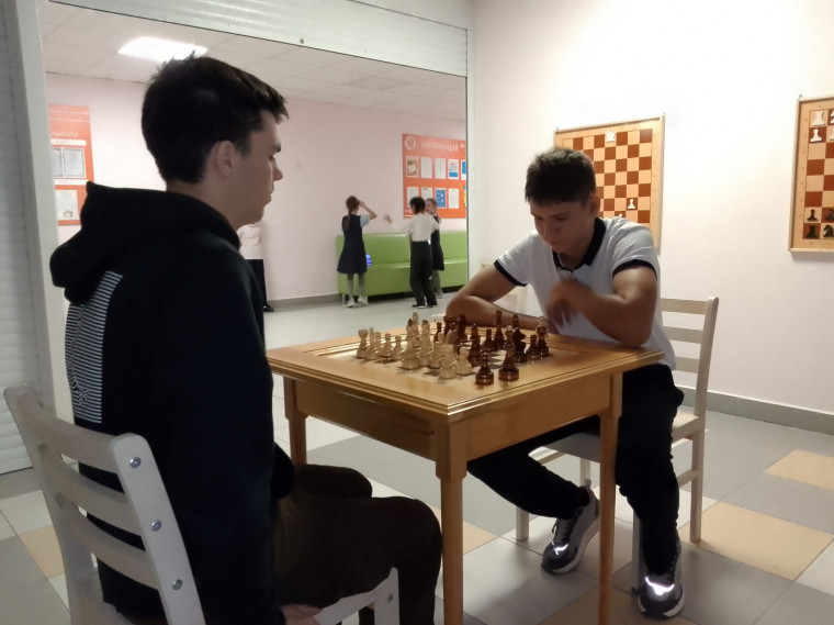 Турнир по шахматам среди обучающихся 10-11 классов.